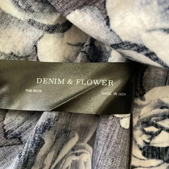 🆕Denim & Flower Short-Sleeve Button-Down Shirt M🆕 - Picture 9 of 13